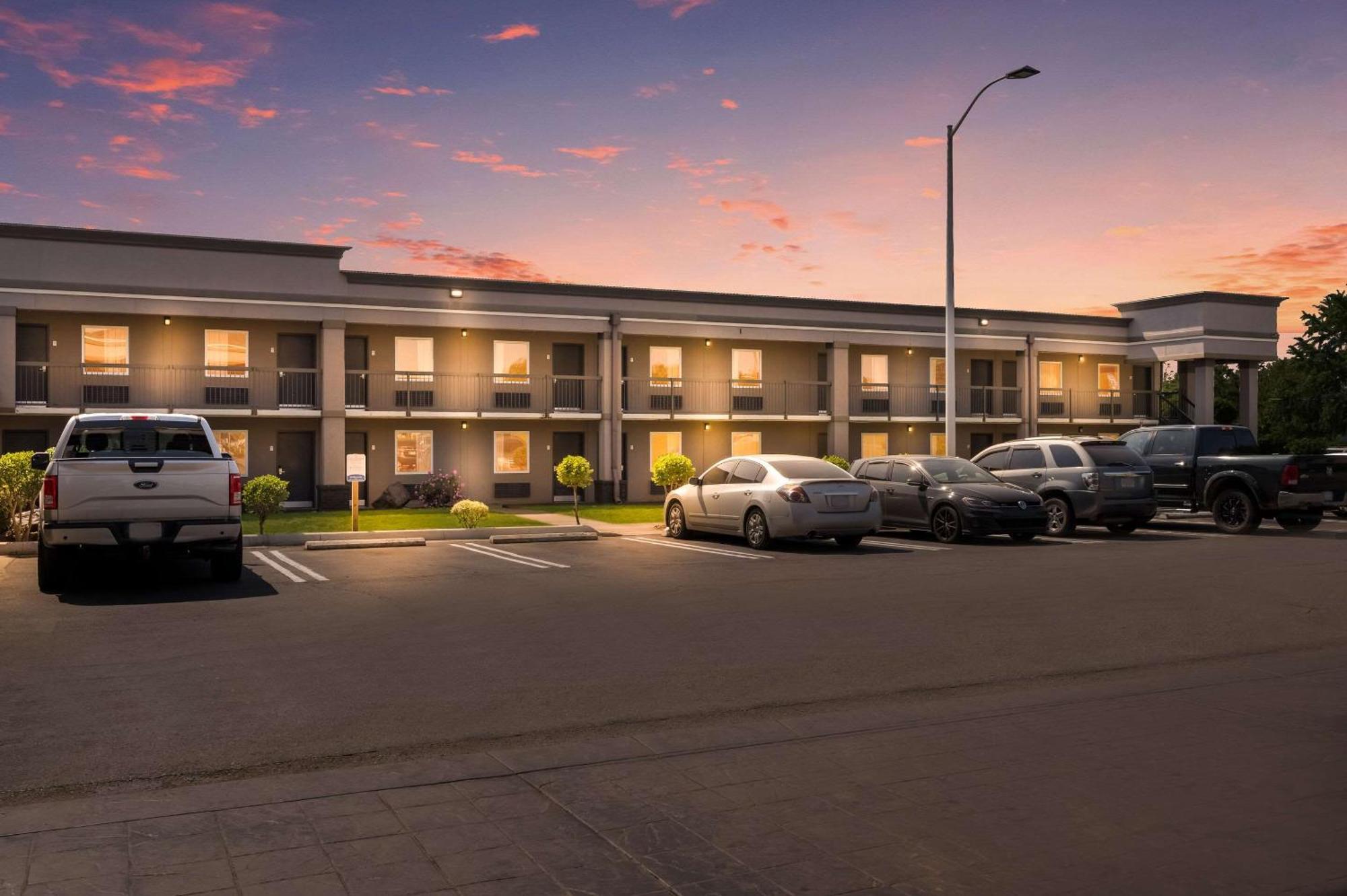 Clarion Inn & Suites Russellville I-40 Luaran gambar
