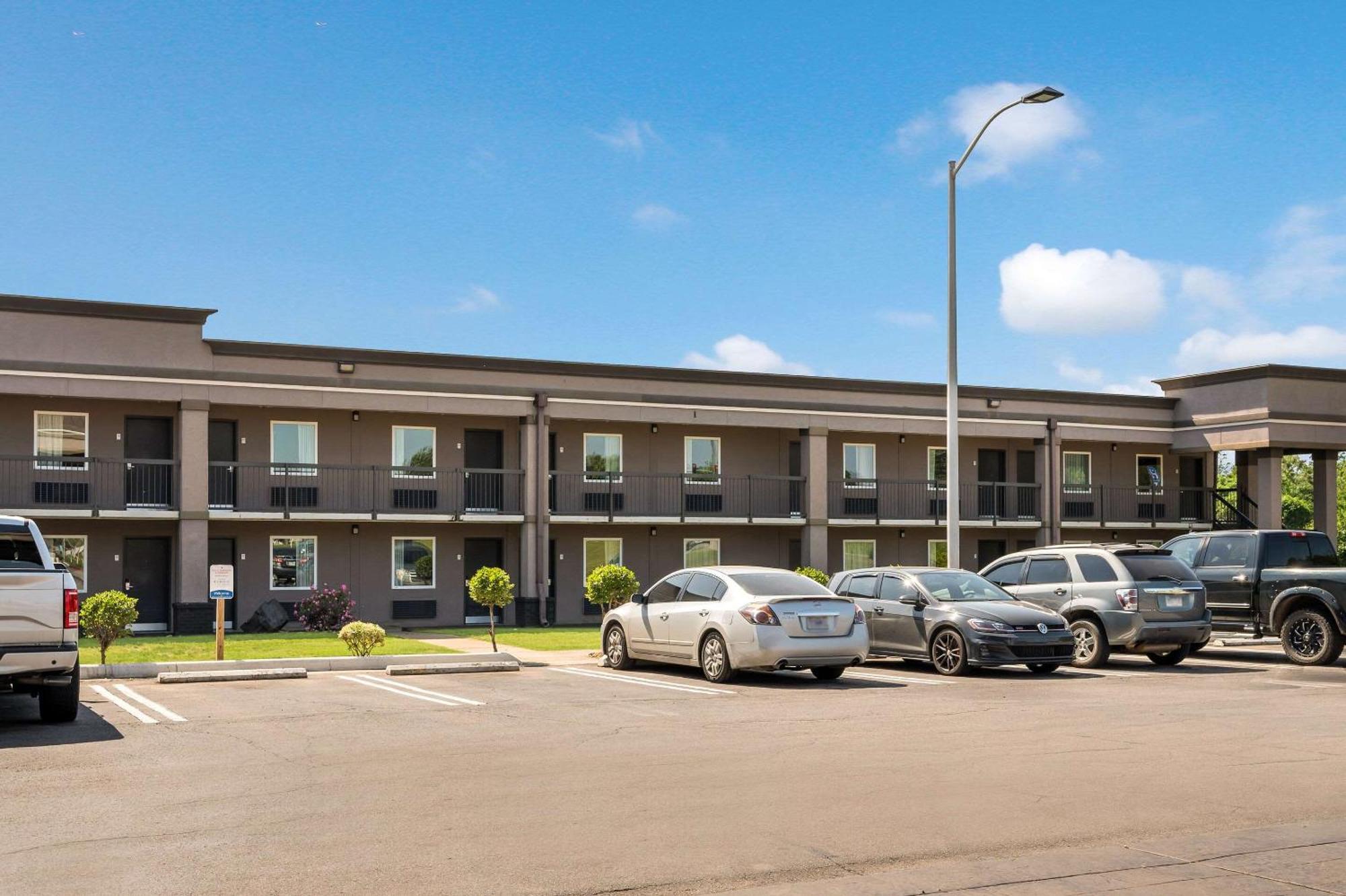Clarion Inn & Suites Russellville I-40 Luaran gambar